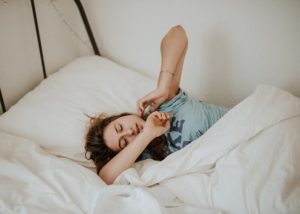 how to establish a healthy sleep schedule